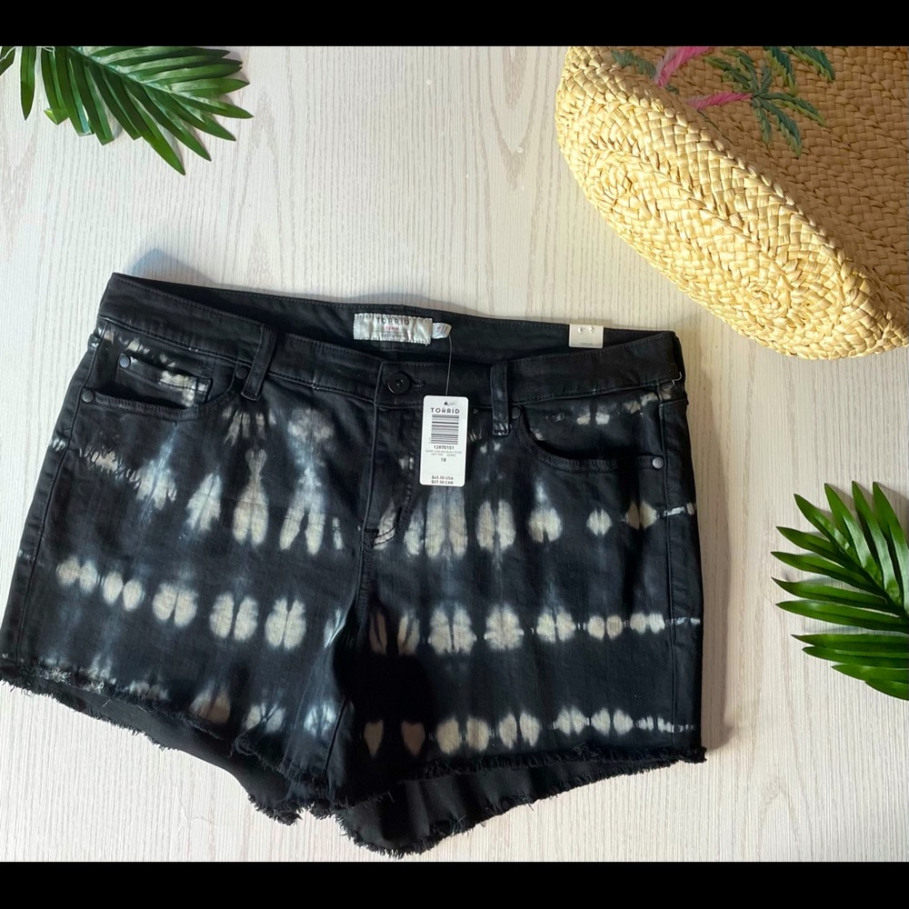 Torrid Vintage Stretch Black Tie Dye Shorts - Picture 6 of 15